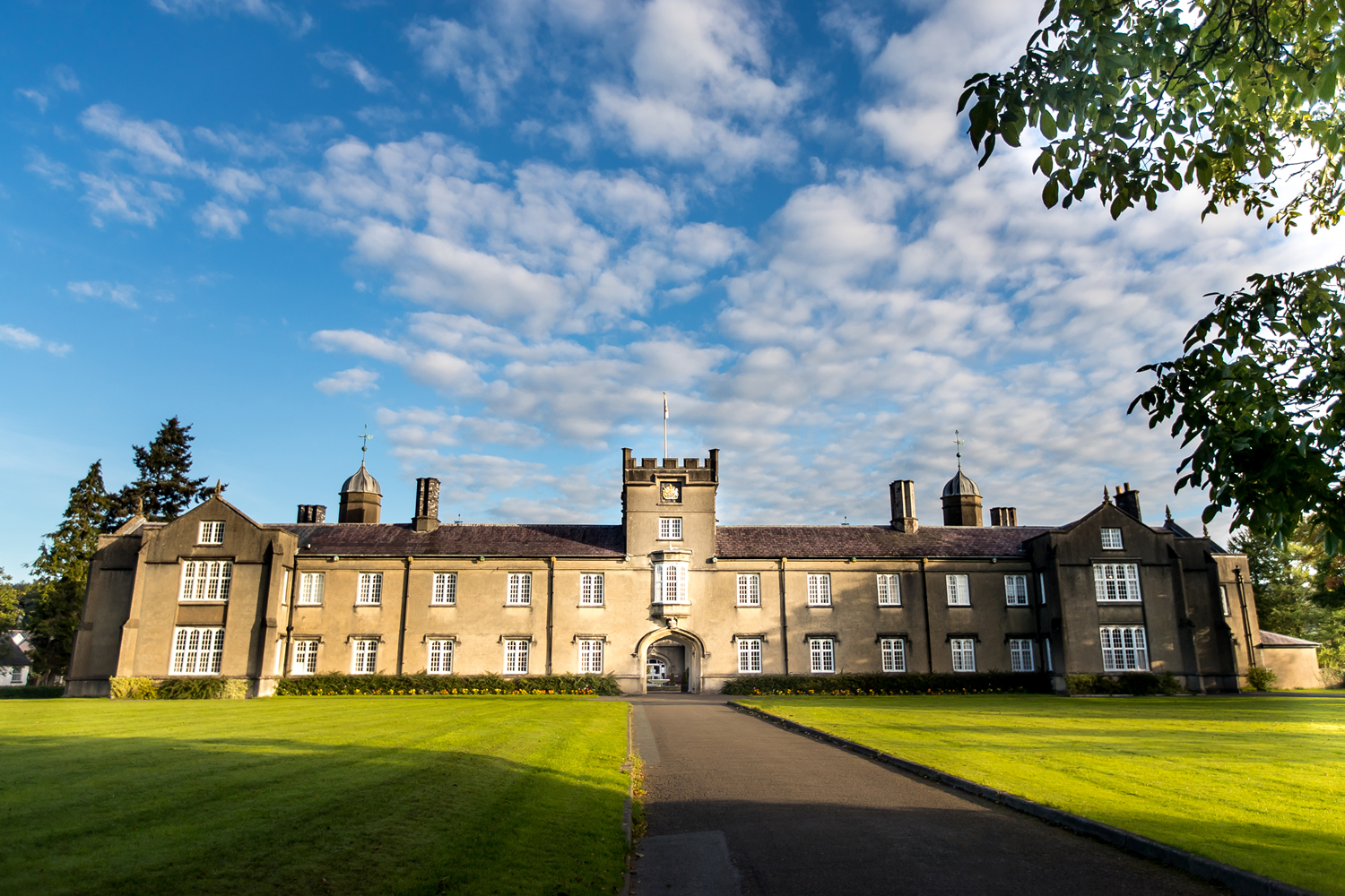 奉獻於偉大神聖的事業 忍讓成就幸福人生 戲劇說唱藝術的智慧